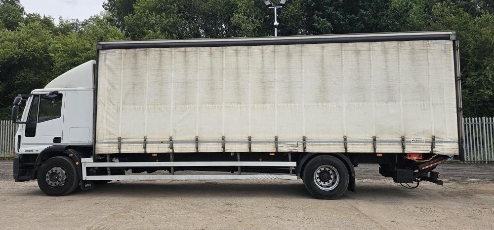 Iveco 18 ton curtain tail lift - Тентованный грузовик: фото 5 Iveco 18 ton curtain tail lift - Тентованный грузовик: фото 5