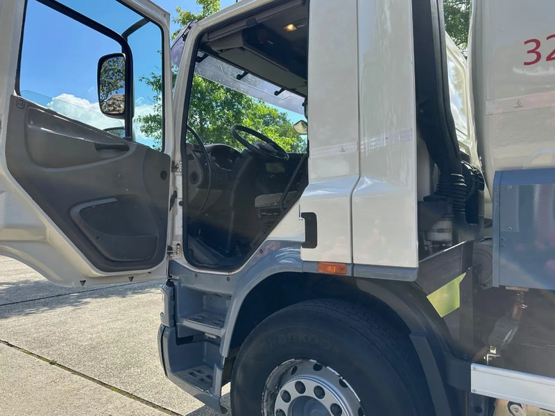 DAF CF 75.310 FAN / NL TRUCK / 6x2 / FUEL TANK 4 COMP. / 22 m3 / EURO5 / TOP CONDITION!! - Грузовик-цистерна: фото 5 DAF CF 75.310 FAN / NL TRUCK / 6x2 / FUEL TANK 4 COMP. / 22 m3 / EURO5 / TOP CONDITION!! - Грузовик-цистерна: фото 5