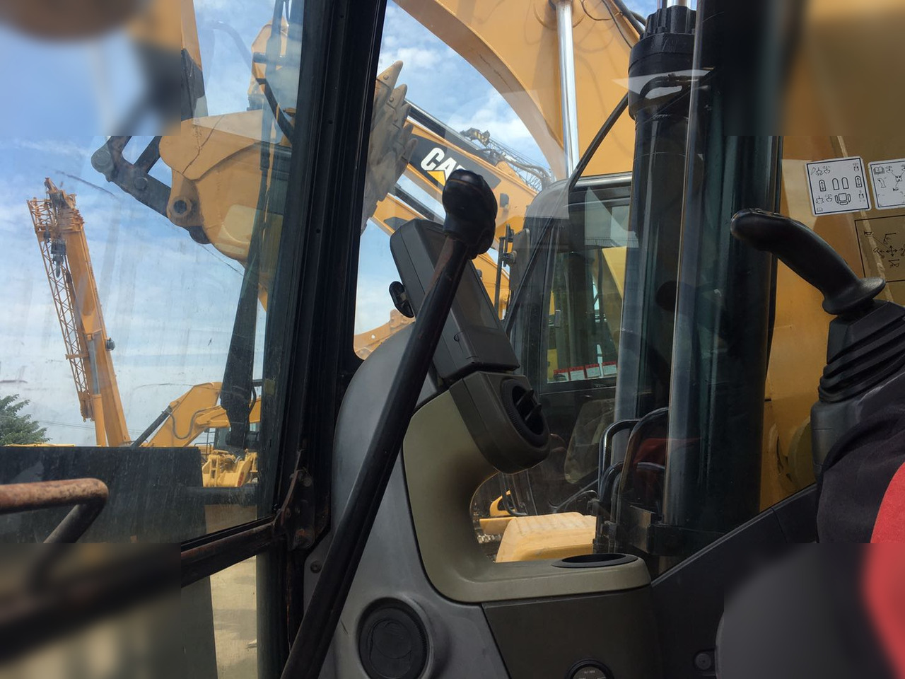 Гусеничный экскаватор CATERPILLAR 320D: фото 11