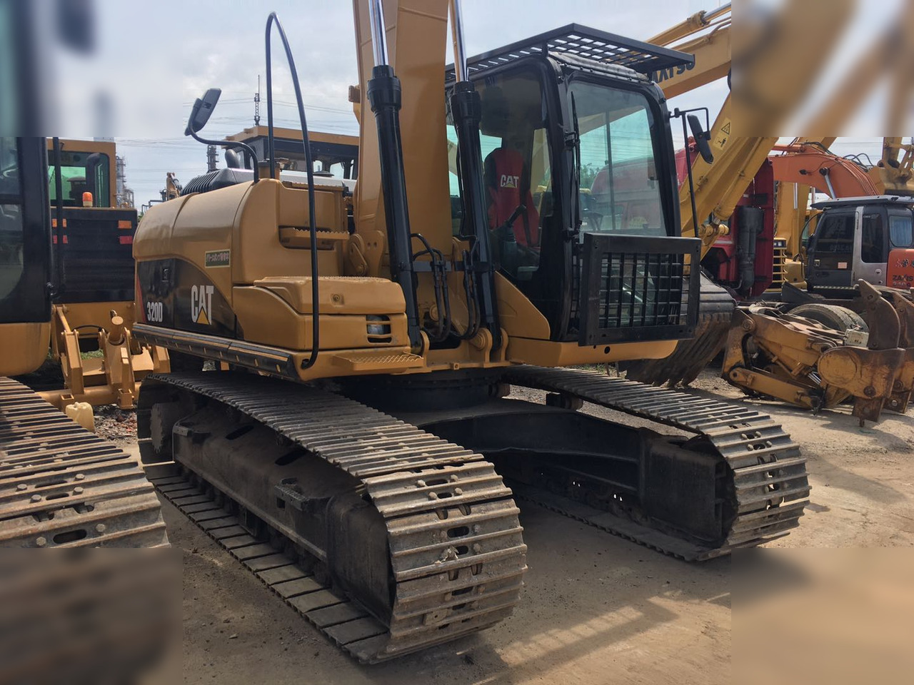 Гусеничный экскаватор CATERPILLAR 320D: фото 10