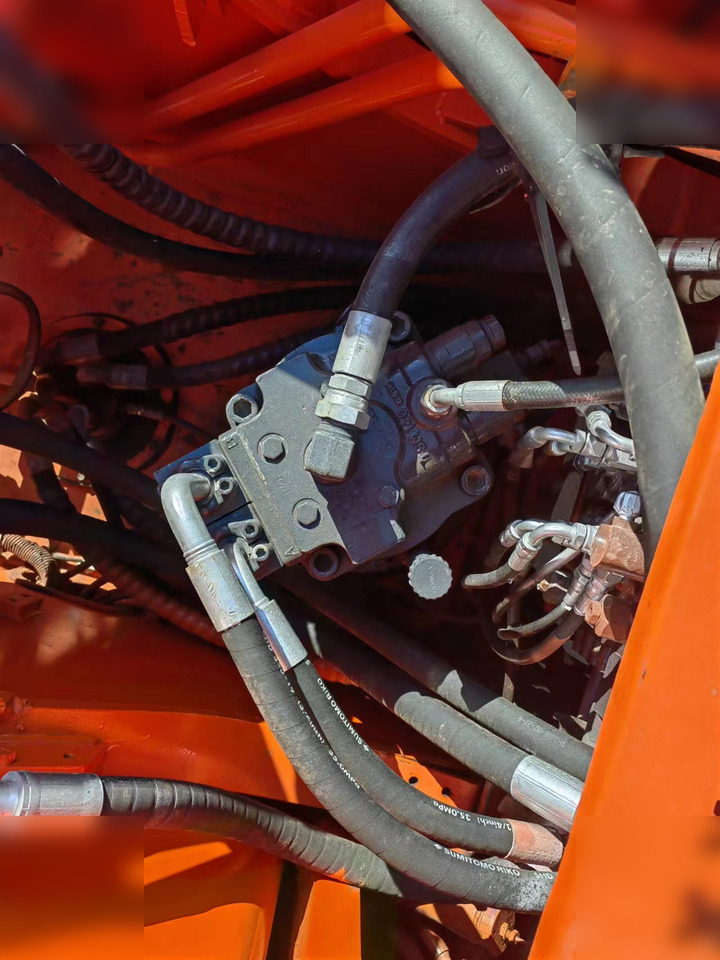 Гусеничный экскаватор DOOSAN DX225 LC: фото 6