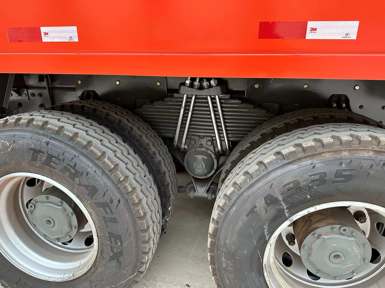 Самосвал HOWO 371: фото 7 Самосвал HOWO 371: фото 7