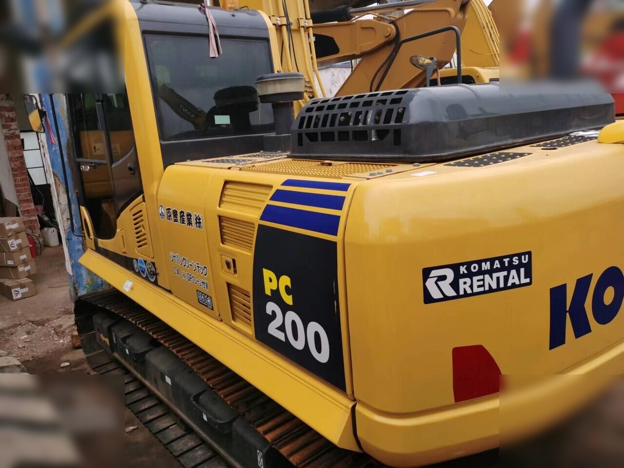 KOMATSU PC200 - Гусеничный экскаватор: фото 2 KOMATSU PC200 - Гусеничный экскаватор: фото 2