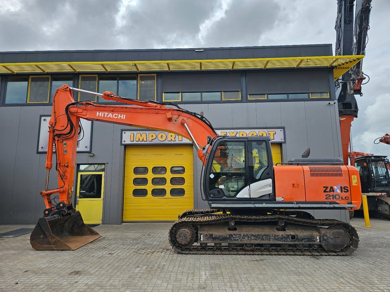 Hitachi ZX210LC-5B - Гусеничный экскаватор: фото 1 Hitachi ZX210LC-5B - Гусеничный экскаватор: фото 1