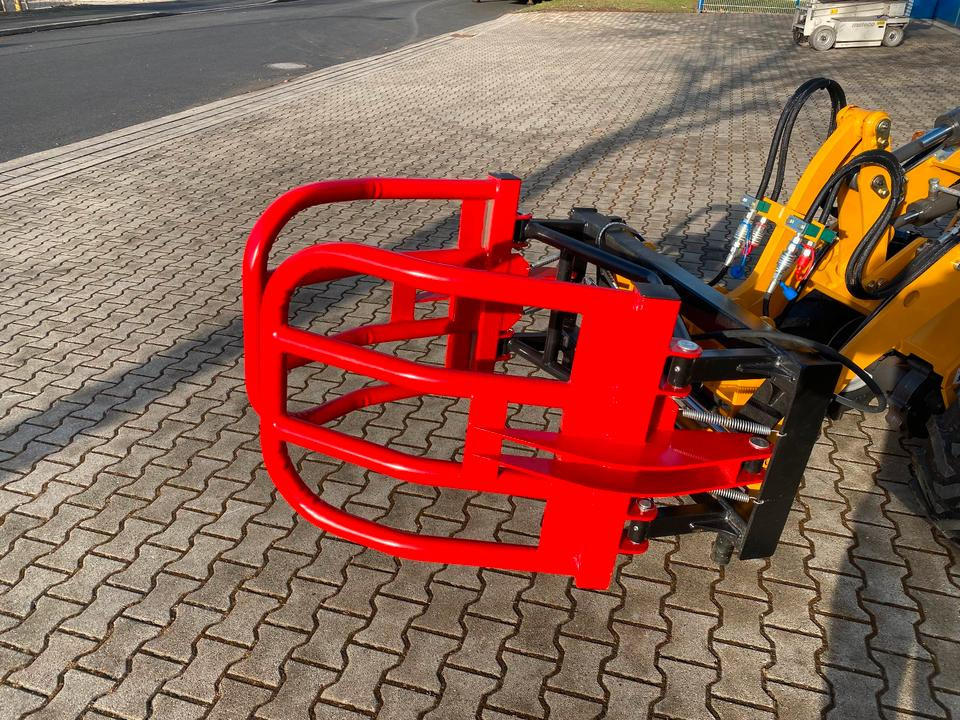 Ballengreifer/Ballenzange 1,80M *INKL.19% MWST*EURO-AUFNAHME*SOFORT VERFÜGBAR!* - Захват: фото 1 Ballengreifer/Ballenzange 1,80M *INKL.19% MWST*EURO-AUFNAHME*SOFORT VERFÜGBAR!* - Захват: фото 1