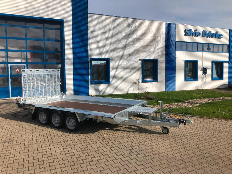 Martz 3-Achs Anhänger Maschinen Tieflader 3500KG *INKL.19% MWST*100KMH*SOFORT!* - Прицеп для спецтехники: фото 1 Martz 3-Achs Anhänger Maschinen Tieflader 3500KG *INKL.19% MWST*100KMH*SOFORT!* - Прицеп для спецтехники: фото 1