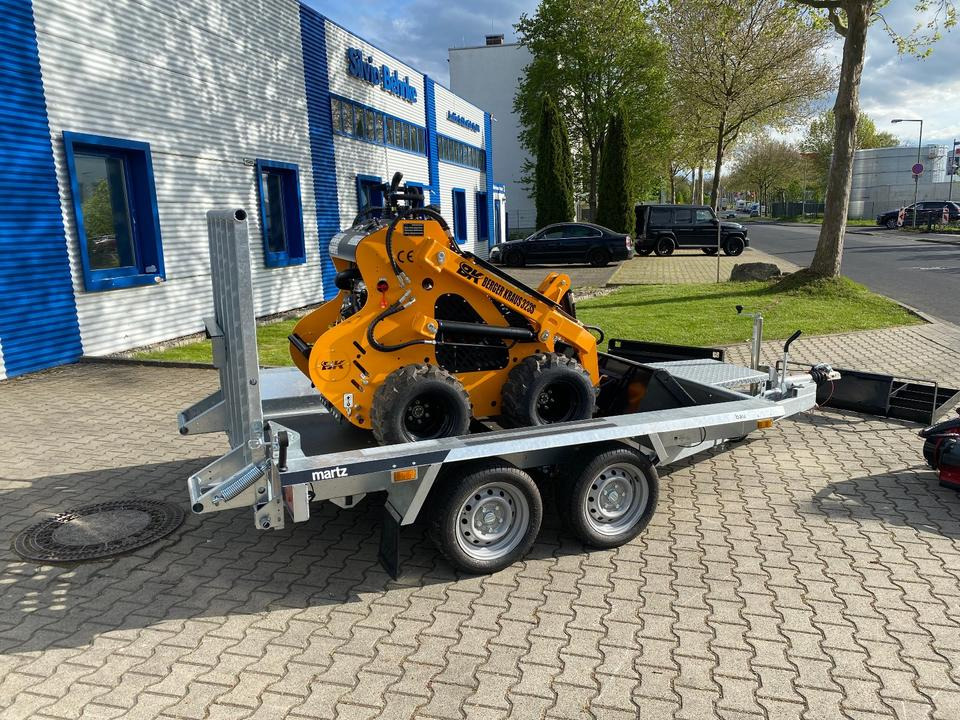 Radlader / Minilader BK323S Komplettpaket mit Tieflader + Zübehör *INKL.19% MWST.*BERGER KRAUS*BRIGGS&STRATTON* - Мини-погрузчик с бортовым поворотом: фото 4 Radlader / Minilader BK323S Komplettpaket mit Tieflader + Zübehör *INKL.19% MWST.*BERGER KRAUS*BRIGGS&STRATTON* - Мини-погрузчик с бортовым поворотом: фото 4