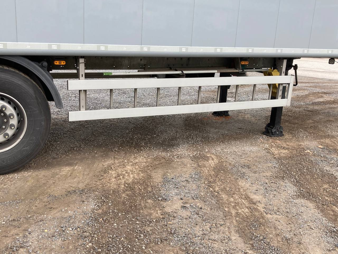 KRAKER CF-Z - Полуприцеп с подвижным полом: фото 3 KRAKER CF-Z - Полуприцеп с подвижным полом: фото 3