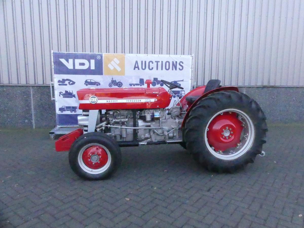 Massey-Ferguson 135 - Трактор: фото 2 Massey-Ferguson 135 - Трактор: фото 2