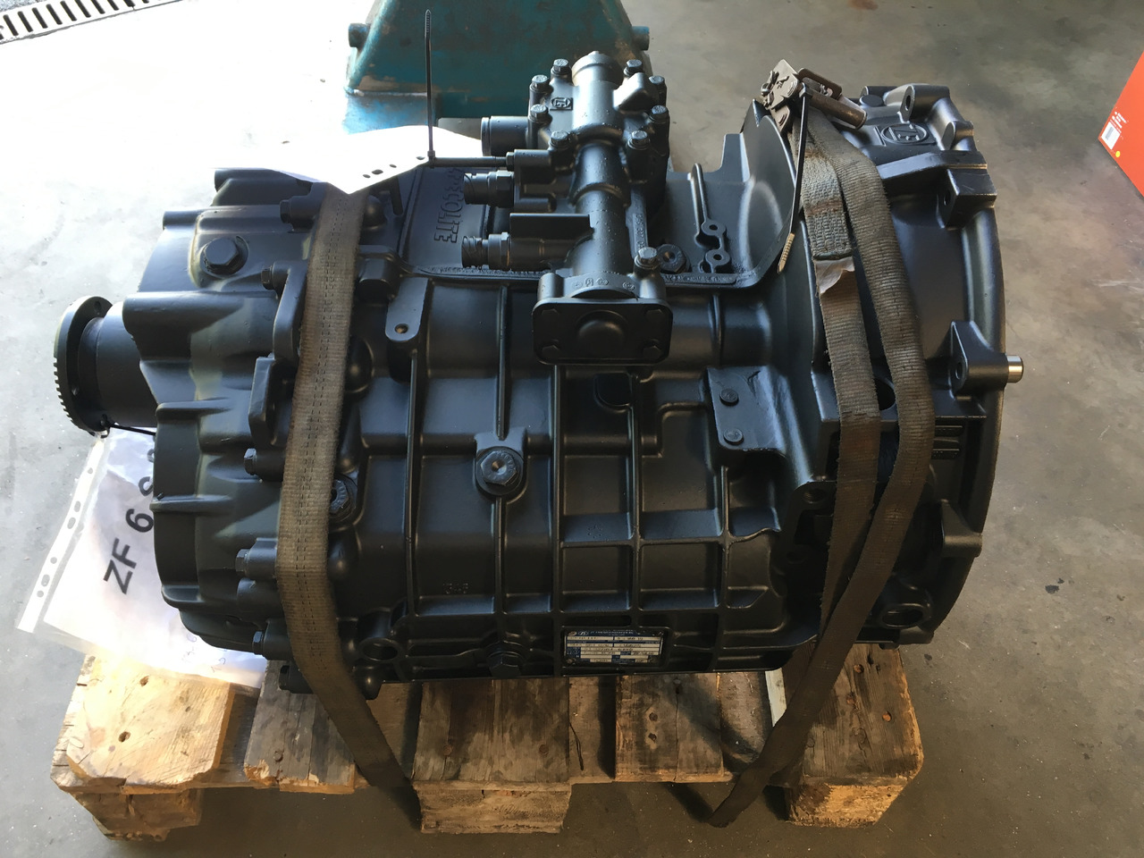 ZF 6S800 - Коробка передач: фото 1 ZF 6S800 - Коробка передач: фото 1