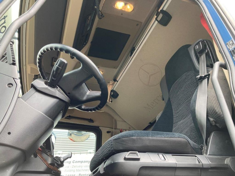 Фото интерьера 1: Тягач Mercedes-Benz Actros 2863 LS 6x4