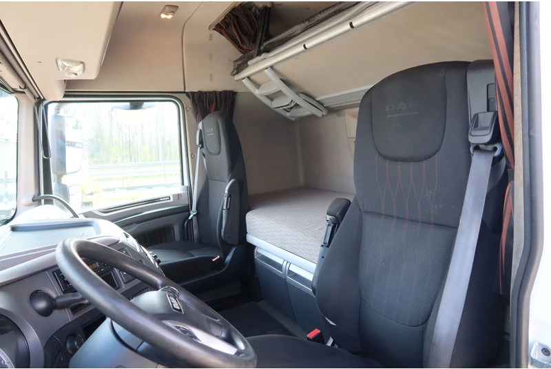 DAF XF 106.480 FAR 6x2 Oprijvrachtwagen slaapcabine + 2 bedden - Автовоз: фото 5 DAF XF 106.480 FAR 6x2 Oprijvrachtwagen slaapcabine + 2 bedden - Автовоз: фото 5