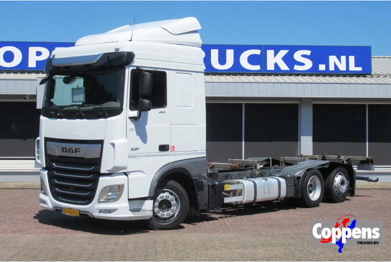 DAF XF 450 FAR BDF Systeem - Грузовик-контейнеровоз/ Сменный кузов: фото 1 DAF XF 450 FAR BDF Systeem - Грузовик-контейнеровоз/ Сменный кузов: фото 1