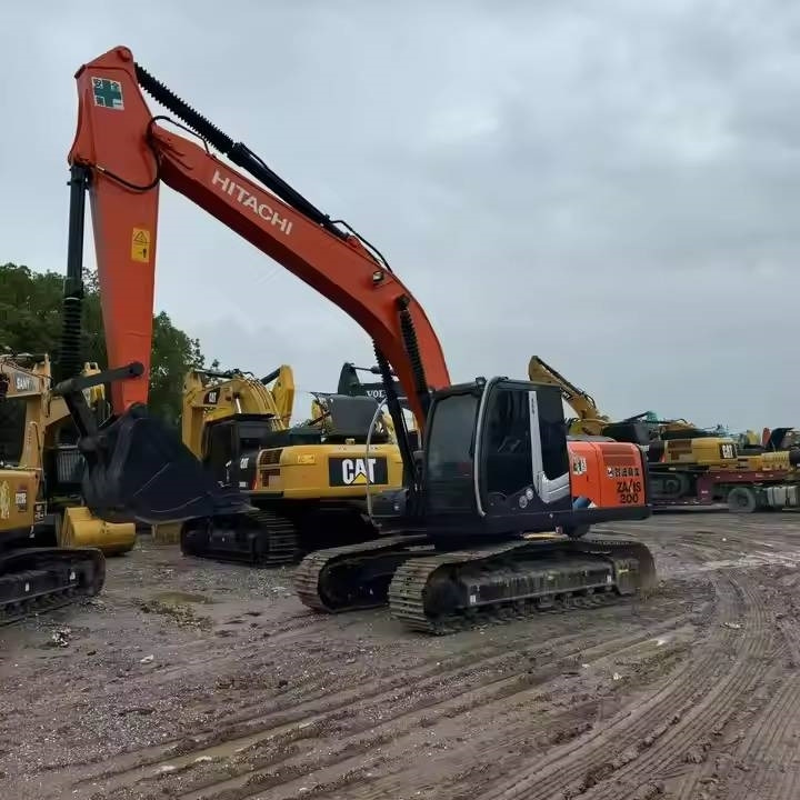 Hitachi ZX200 - Гусеничный экскаватор: фото 2 Hitachi ZX200 - Гусеничный экскаватор: фото 2