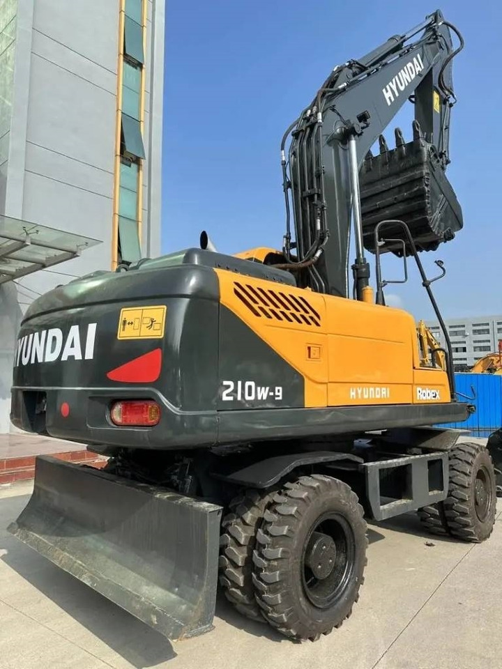 Колёсный экскаватор Hyundai R210W-9: фото 8