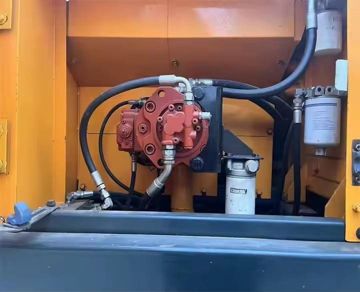 Hyundai R220LC-9S - Гусеничный экскаватор: фото 2 Hyundai R220LC-9S - Гусеничный экскаватор: фото 2