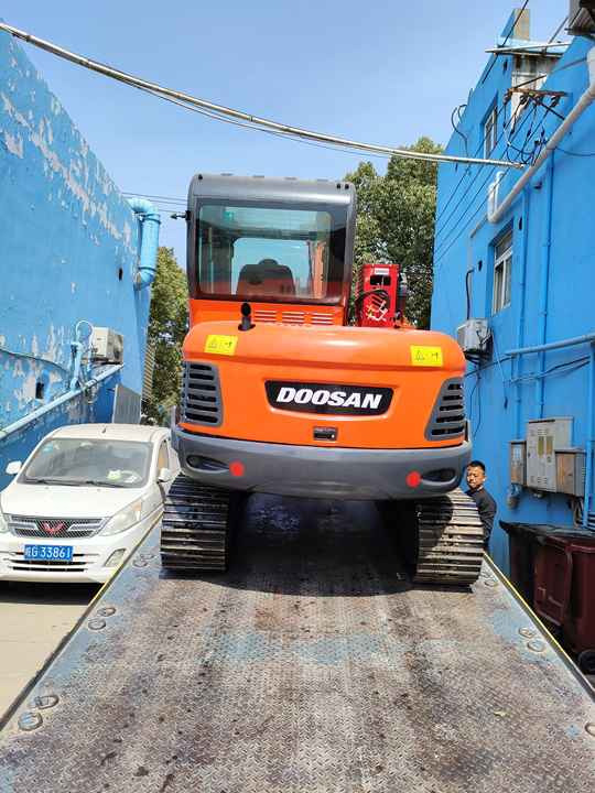 Awesome Performance Korea Imported Small Scale Used Doosan Dh60 Dh55 Dh150 Dx60 Dx225 Excavator nice condition - Гусеничный экскаватор: фото 3 Awesome Performance Korea Imported Small Scale Used Doosan Dh60 Dh55 Dh150 Dx60 Dx225 Excavator nice condition - Гусеничный экскаватор: фото 3