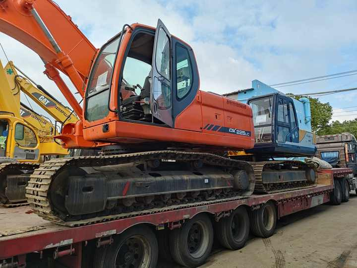 Best Selling DOOSAN excavator machine construction used machinery equipment dx225 DX60 DX70 DH60 DH220 used excavators in stock - Экскаватор: фото 3 Best Selling DOOSAN excavator machine construction used machinery equipment dx225 DX60 DX70 DH60 DH220 used excavators in stock - Экскаватор: фото 3
