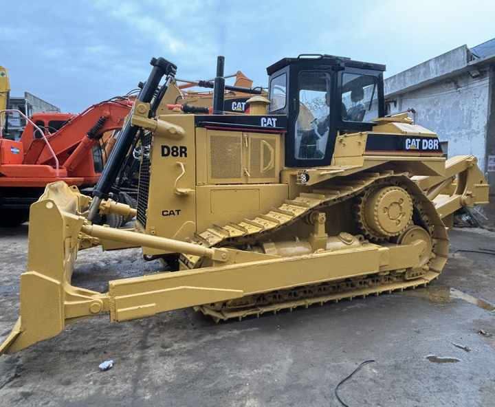 Cheap Caterpillar Bulldozer Cat D8R Second Hand Bulldozer With Rippers On Sale In Shanghai - Бульдозер: фото 2 Cheap Caterpillar Bulldozer Cat D8R Second Hand Bulldozer With Rippers On Sale In Shanghai - Бульдозер: фото 2