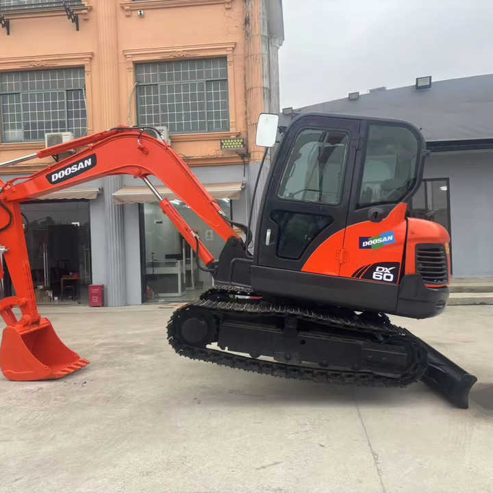High Quality Hot Selling 6ton Second Hand Excavator Machine Mini Small Excavator DX60-9C Used Doosan Excavator for Sale DX60 - Экскаватор: фото 1 High Quality Hot Selling 6ton Second Hand Excavator Machine Mini Small Excavator DX60-9C Used Doosan Excavator for Sale DX60 - Экскаватор: фото 1