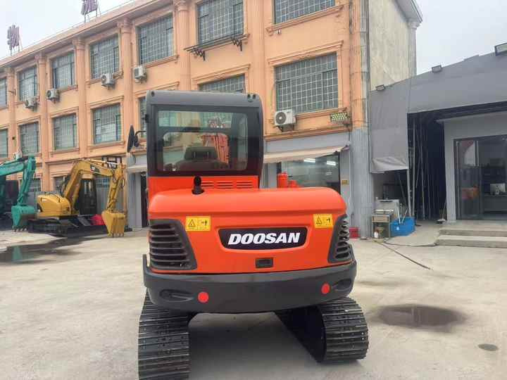 High Quality Hot Selling 6ton Second Hand Excavator Machine Mini Small Excavator DX60-9C Used Doosan Excavator for Sale DX60 - Экскаватор: фото 5 High Quality Hot Selling 6ton Second Hand Excavator Machine Mini Small Excavator DX60-9C Used Doosan Excavator for Sale DX60 - Экскаватор: фото 5