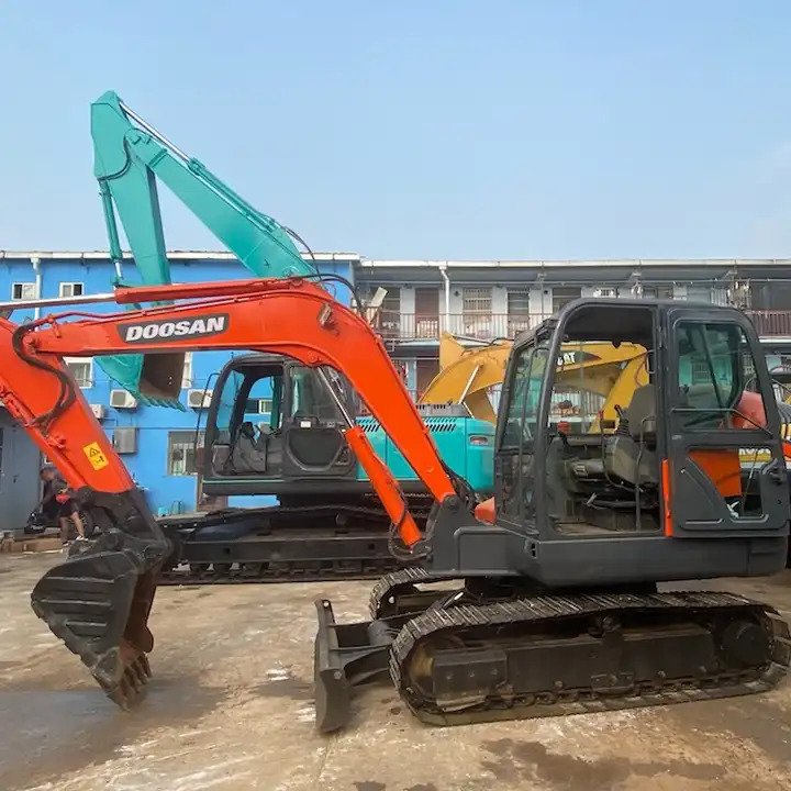 ON SALE Doosan 6ton dx60 Used excavator on sale in stock - Гусеничный экскаватор: фото 1 ON SALE Doosan 6ton dx60 Used excavator on sale in stock - Гусеничный экскаватор: фото 1
