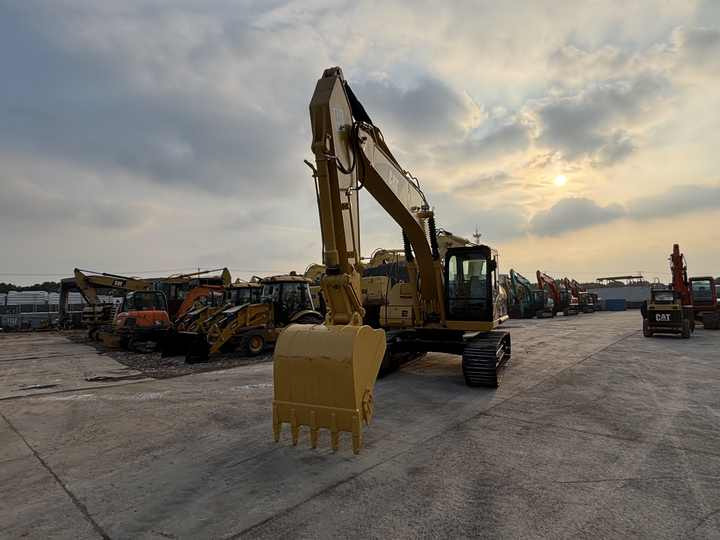 Selling Original Japanese Second-hand Cat 320C Excavator 20 Tons Caterpillar 320CL Excavator at Low Price - Гусеничный экскаватор: фото 5 Selling Original Japanese Second-hand Cat 320C Excavator 20 Tons Caterpillar 320CL Excavator at Low Price - Гусеничный экскаватор: фото 5