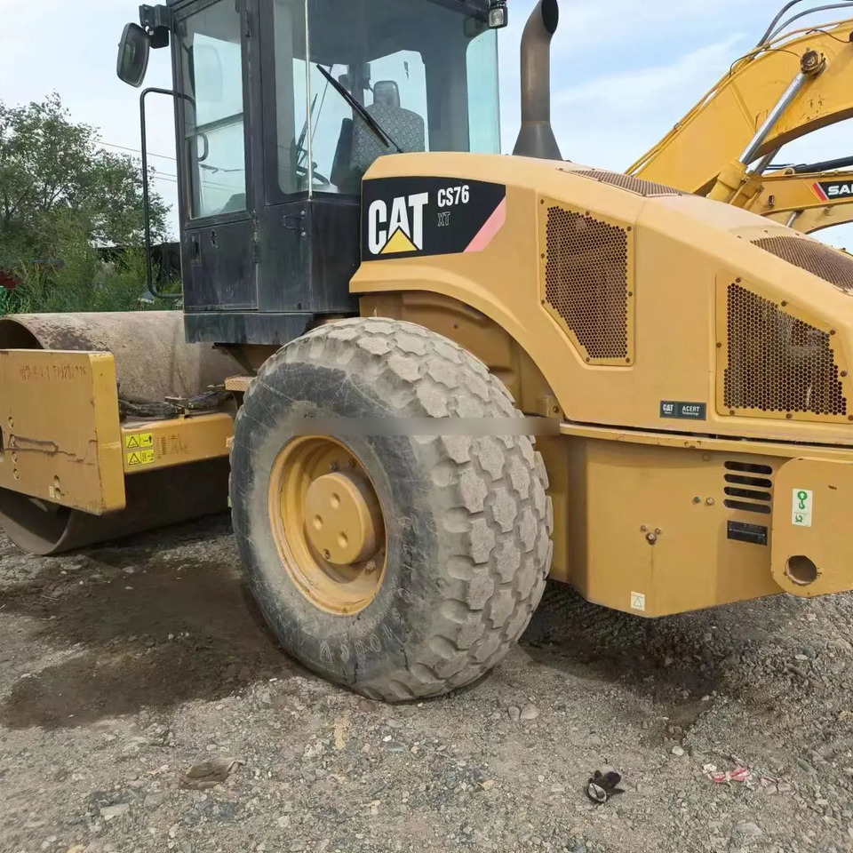 Used CAT CS76XT for sale Second hand caterpillar roller in good condition high brand quality, affordable and in stock - Компактор: фото 1 Used CAT CS76XT for sale Second hand caterpillar roller in good condition high brand quality, affordable and in stock - Компактор: фото 1