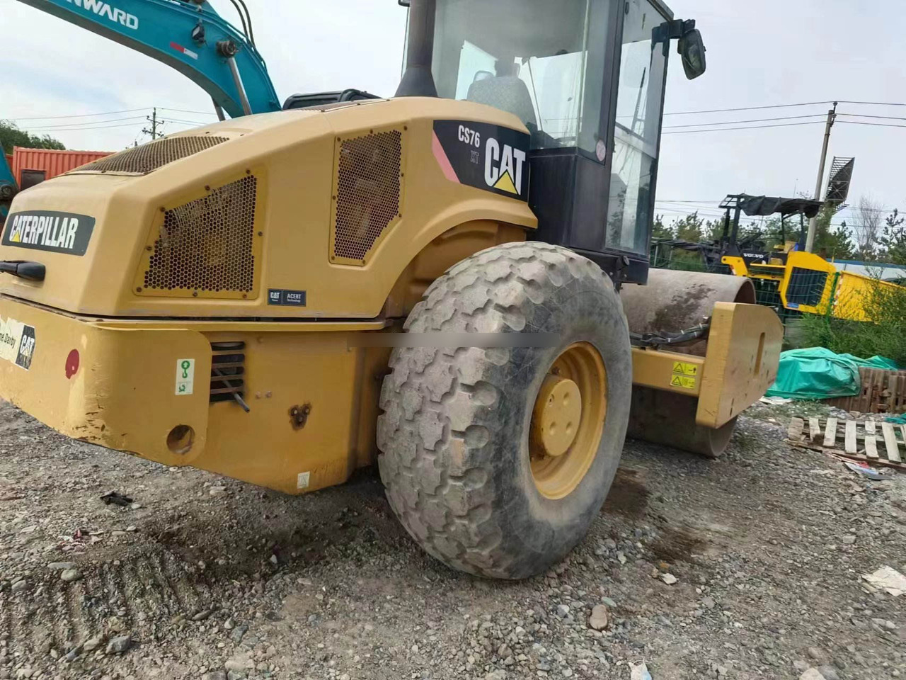 Used CAT CS76XT for sale Second hand caterpillar roller in good condition high brand quality, affordable and in stock - Компактор: фото 3 Used CAT CS76XT for sale Second hand caterpillar roller in good condition high brand quality, affordable and in stock - Компактор: фото 3