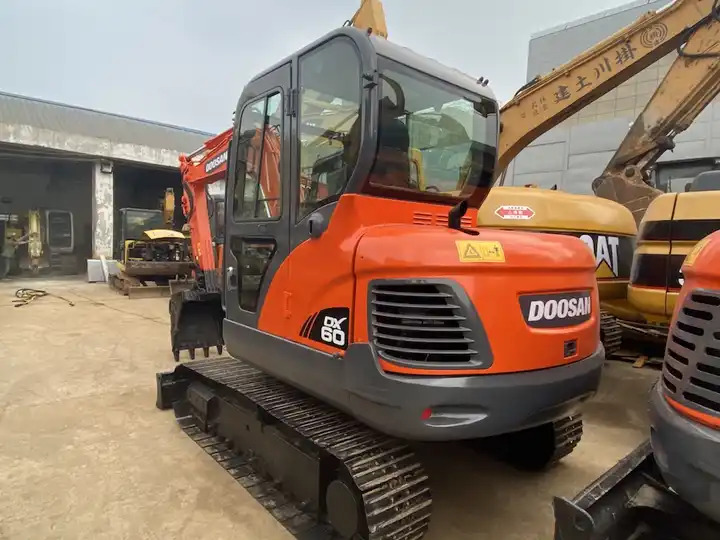 Used Doosan 6ton dx60 dx55 dx75 excavator made in Korea - Гусеничный экскаватор: фото 5 Used Doosan 6ton dx60 dx55 dx75 excavator made in Korea - Гусеничный экскаватор: фото 5