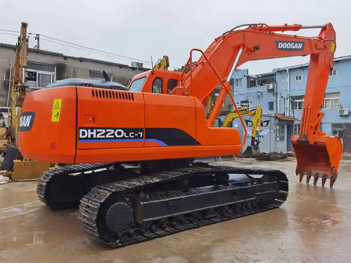 Used Doosan DH220-7 excavator on sale with manual engine made in Korea - Гусеничный экскаватор: фото 5 Used Doosan DH220-7 excavator on sale with manual engine made in Korea - Гусеничный экскаватор: фото 5