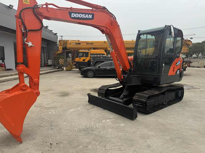 Used Excavator Good Condition Low Price Doosan Dx60 Excavators Machinery Doosan Dx60 Dx80 Dx75 Dx225 - Гусеничный экскаватор: фото 2 Used Excavator Good Condition Low Price Doosan Dx60 Excavators Machinery Doosan Dx60 Dx80 Dx75 Dx225 - Гусеничный экскаватор: фото 2
