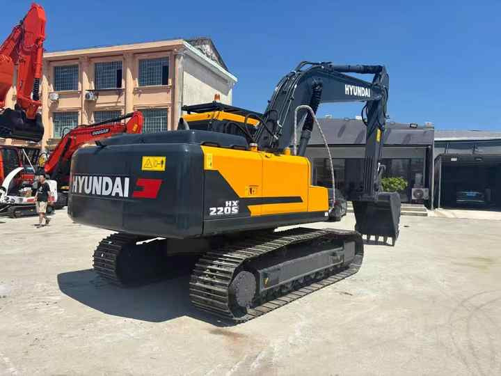 Used Korea Hyundai 220LC-9 22TON of Excavators in Good Condition Low Price Second-hand - Экскаватор: фото 2 Used Korea Hyundai 220LC-9 22TON of Excavators in Good Condition Low Price Second-hand - Экскаватор: фото 2