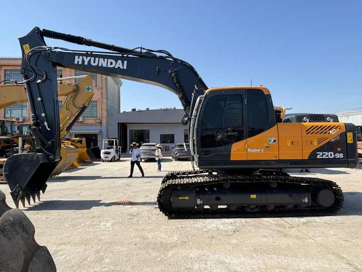 Used Original Korea Multifunction Crawler Excavator Hyundai HX220L High Efficiency Hyundai 225LC 220LC in Good Condition on Sale - Экскаватор: фото 5 Used Original Korea Multifunction Crawler Excavator Hyundai HX220L High Efficiency Hyundai 225LC 220LC in Good Condition on Sale - Экскаватор: фото 5