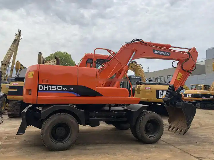 Wheel digging excavator Used DOOSAN150W DH150W DH150W-7 / second-hand KOREA engine DOOSAN DH 150 150W-7 DOOSAN150 - Гусеничный экскаватор: фото 5 Wheel digging excavator Used DOOSAN150W DH150W DH150W-7 / second-hand KOREA engine DOOSAN DH 150 150W-7 DOOSAN150 - Гусеничный экскаватор: фото 5