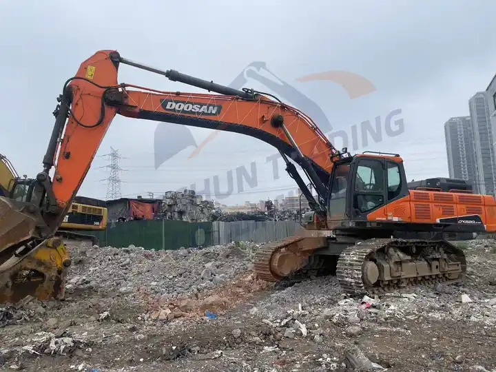 Low price Used Doosan excavator DX520LC-9C in good condition for sale - Гусеничный экскаватор: фото 2 Low price Used Doosan excavator DX520LC-9C in good condition for sale - Гусеничный экскаватор: фото 2
