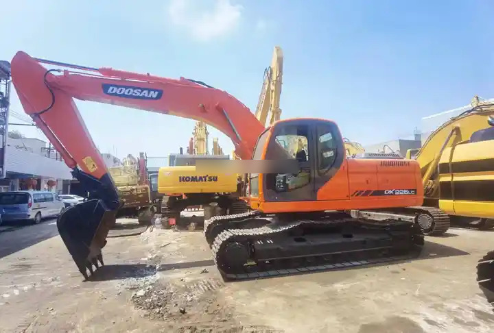 Second hand excavator used machinery equipment Doosan dx225 used excavators in stock for sale - Гусеничный экскаватор: фото 2 Second hand excavator used machinery equipment Doosan dx225 used excavators in stock for sale - Гусеничный экскаватор: фото 2