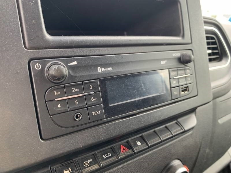 Грузовик с подъемником Renault Master Klubb K32 - 12,5 m, 120 kg: фото 16