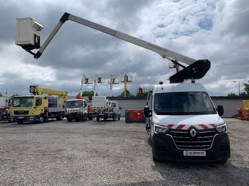Грузовик с подъемником Renault Master Klubb K32 - 12,5 m, 120 kg: фото 9