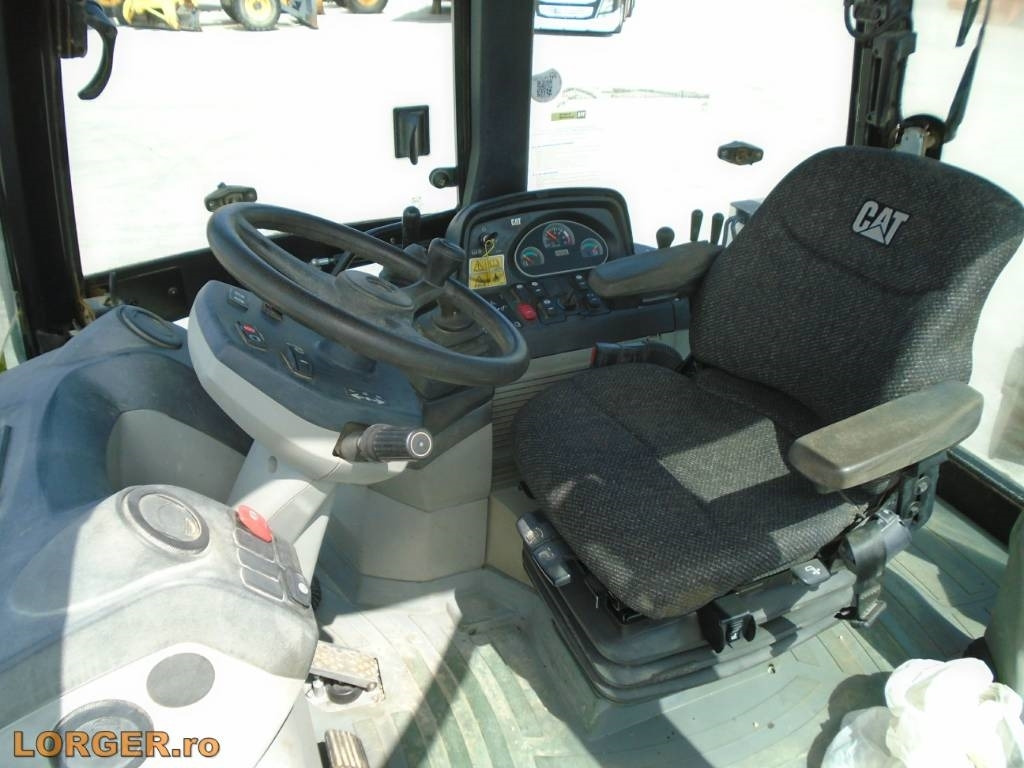 Экскаватор-погрузчик CAT 432 F: фото 7 Экскаватор-погрузчик CAT 432 F: фото 7