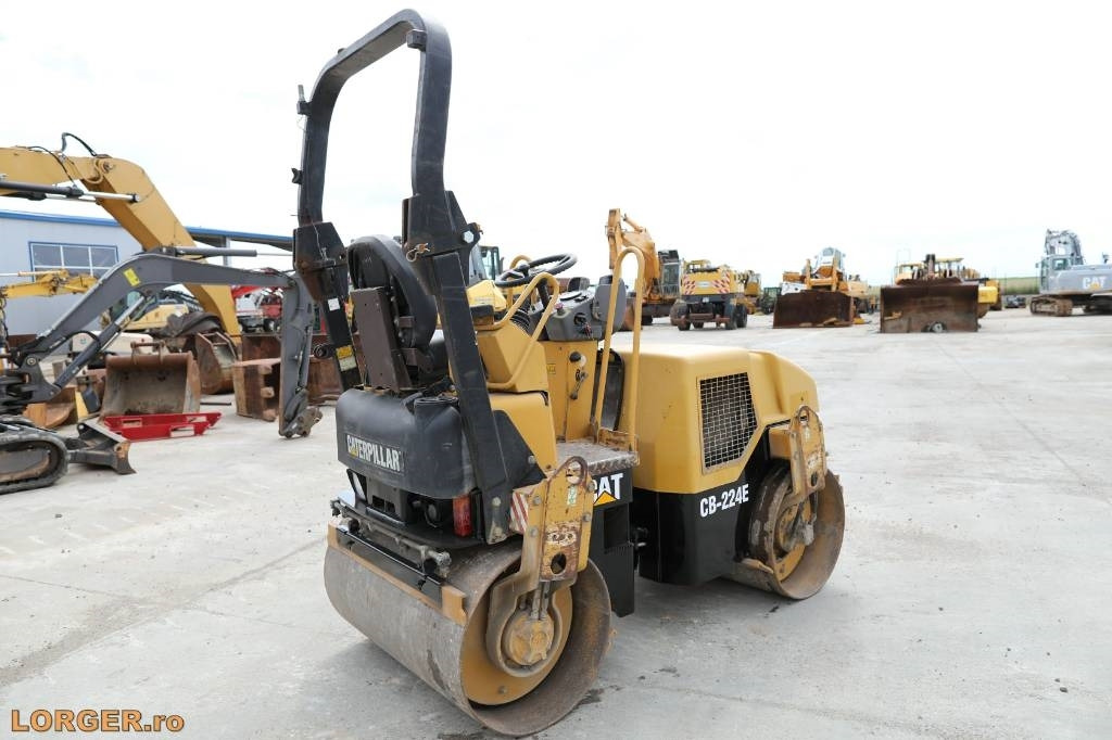 CAT CB 224 E - Дорожный каток: фото 3 CAT CB 224 E - Дорожный каток: фото 3