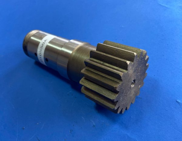 Wałek obrotu 010670A Komatsu PC16 - Поворотный редуктор для Строительной техники: фото 1 Wałek obrotu 010670A Komatsu PC16 - Поворотный редуктор для Строительной техники: фото 1