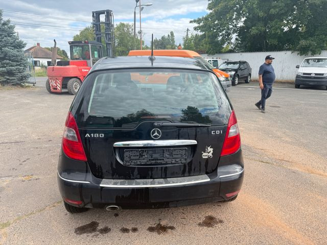 Mercedes-Benz A 180 A -Klasse A 180 CDI - Легковой автомобиль: фото 4 Mercedes-Benz A 180 A -Klasse A 180 CDI - Легковой автомобиль: фото 4