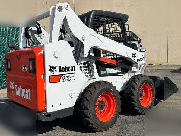 BOBCAT S570 - Мини-погрузчик с бортовым поворотом: фото 1 BOBCAT S570 - Мини-погрузчик с бортовым поворотом: фото 1