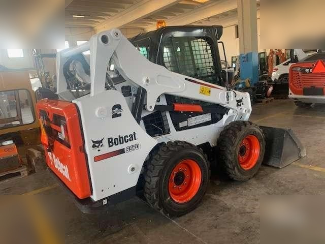 BOBCAT S590 - Мини-погрузчик с бортовым поворотом: фото 1 BOBCAT S590 - Мини-погрузчик с бортовым поворотом: фото 1