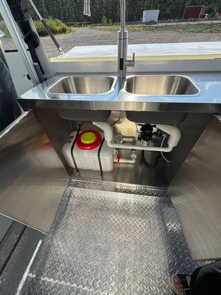 Торговый грузовик Event Mobil Catering Foodtruck: фото 8 Торговый грузовик Event Mobil Catering Foodtruck: фото 8