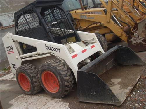 Bobcat S 130 - Мини-погрузчик с бортовым поворотом: фото 1 Bobcat S 130 - Мини-погрузчик с бортовым поворотом: фото 1