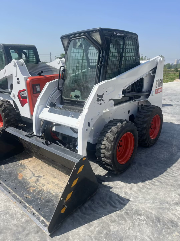 Bobcat S160 - Мини-погрузчик с бортовым поворотом: фото 1 Bobcat S160 - Мини-погрузчик с бортовым поворотом: фото 1