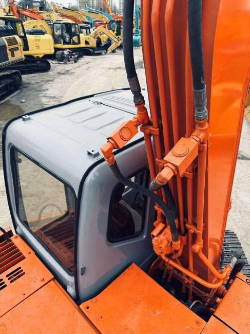 Hitachi EX60 - Гусеничный экскаватор: фото 4 Hitachi EX60 - Гусеничный экскаватор: фото 4