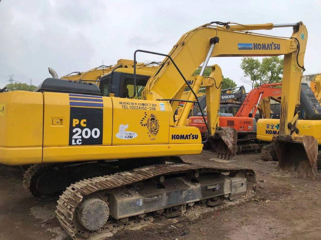 Komatsu PC200LC-7 - Гусеничный экскаватор: фото 1 Komatsu PC200LC-7 - Гусеничный экскаватор: фото 1